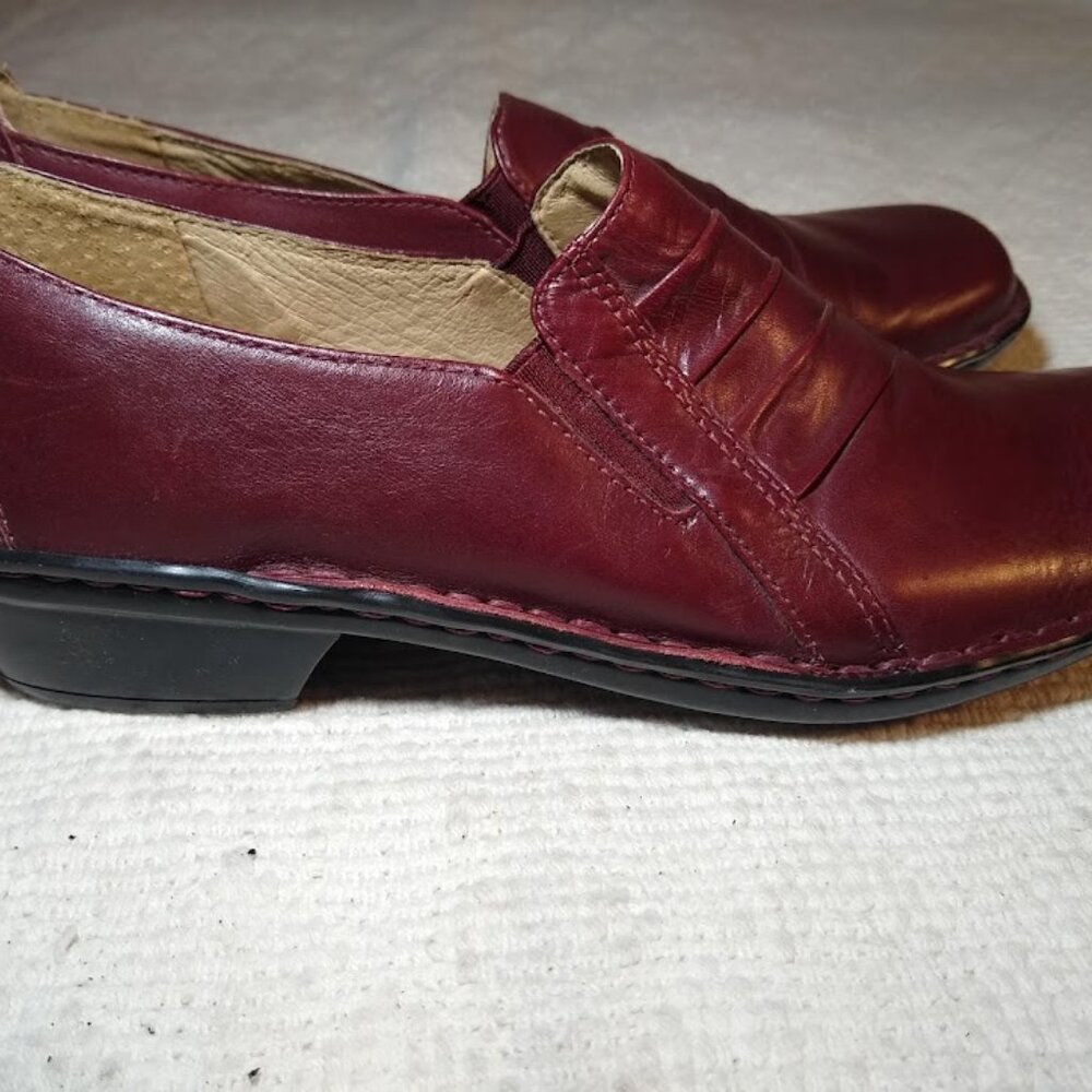 NWOT  Clarks  size 9  Artisan Collection  burgundy wine dress shoes